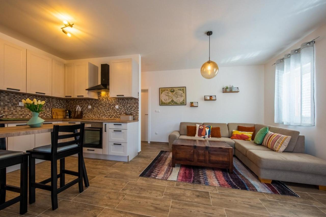 Apartman Paula Kaštela Eksteriør bilde