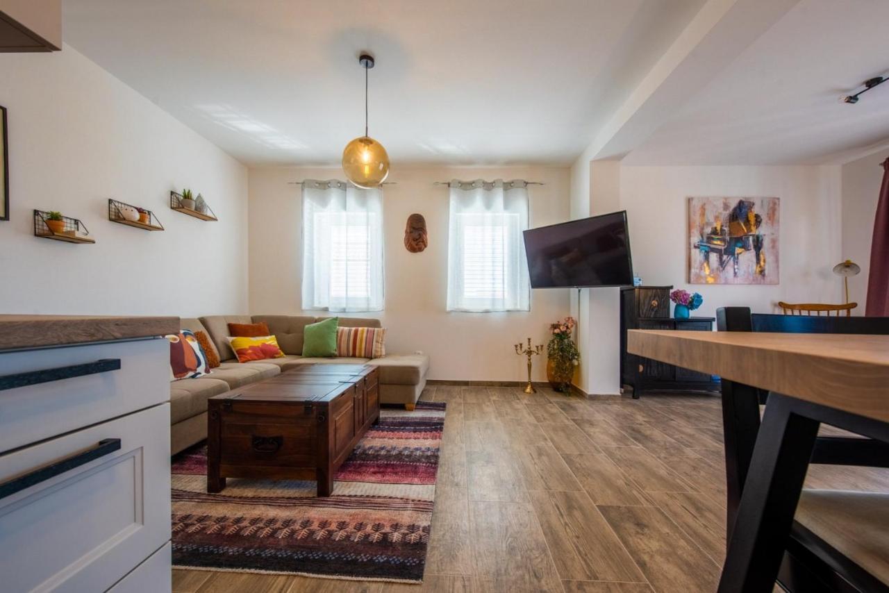 Apartman Paula Kaštela Eksteriør bilde
