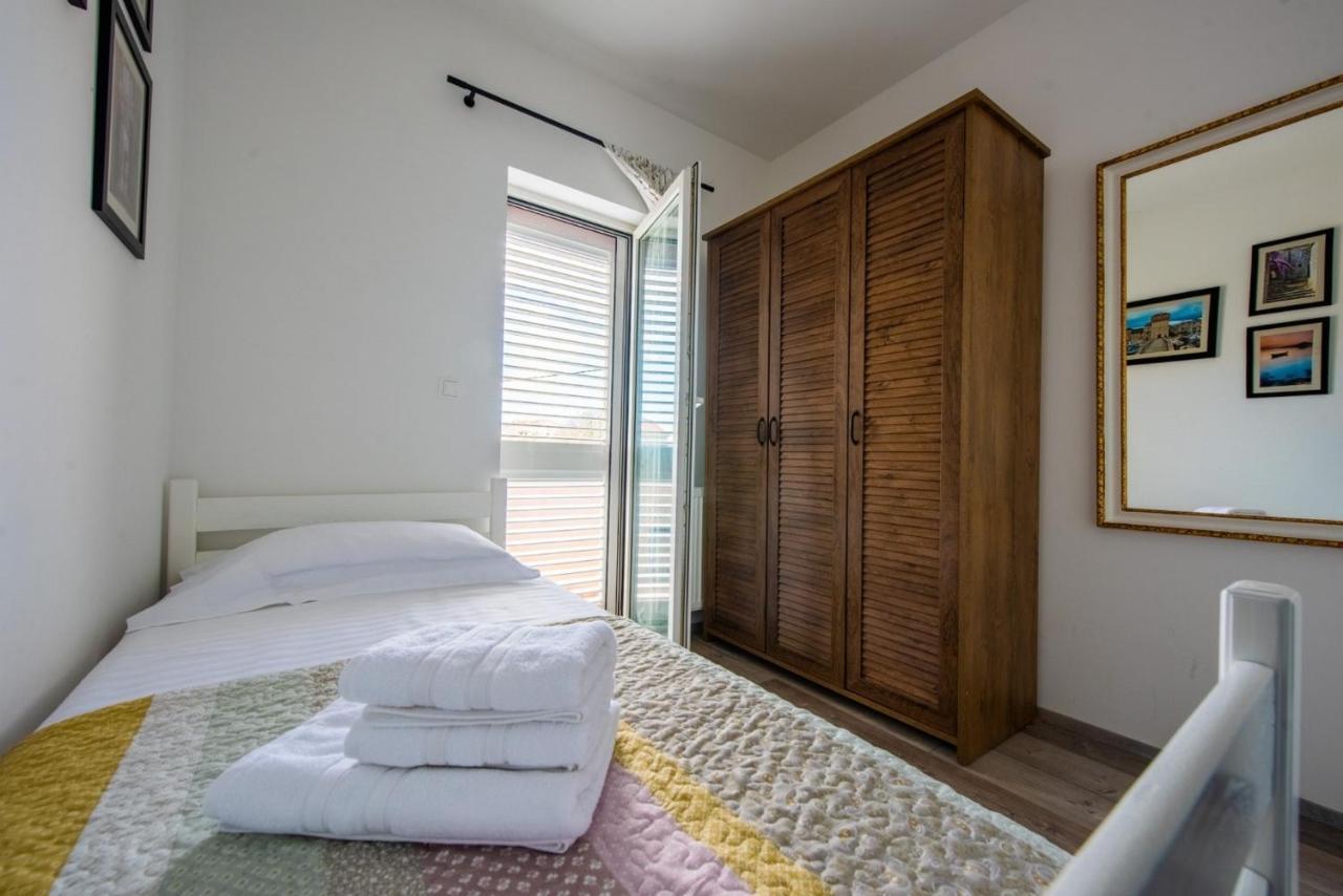 Apartman Paula Kaštela Eksteriør bilde