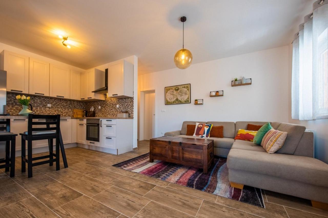 Apartman Paula Kaštela Eksteriør bilde