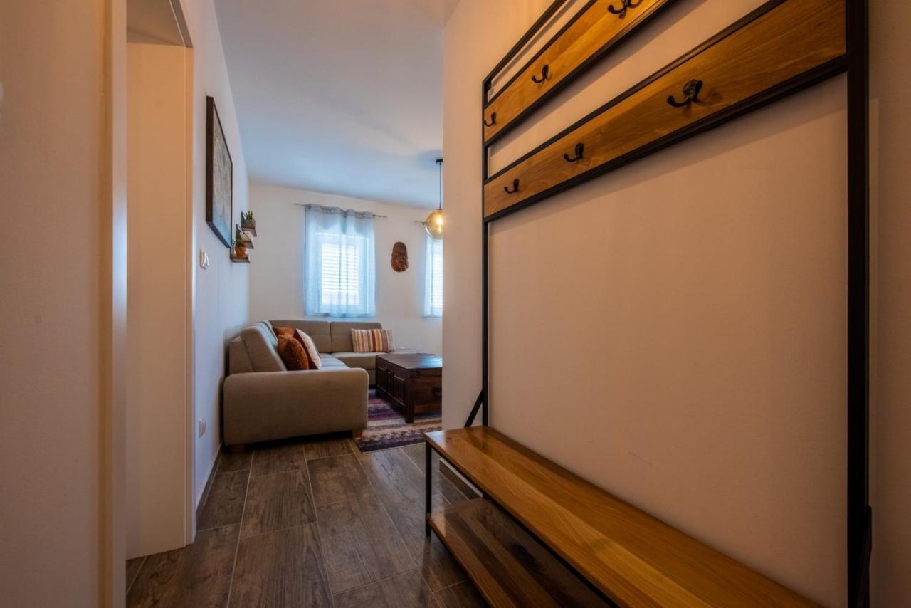 Apartman Paula Kaštela Eksteriør bilde